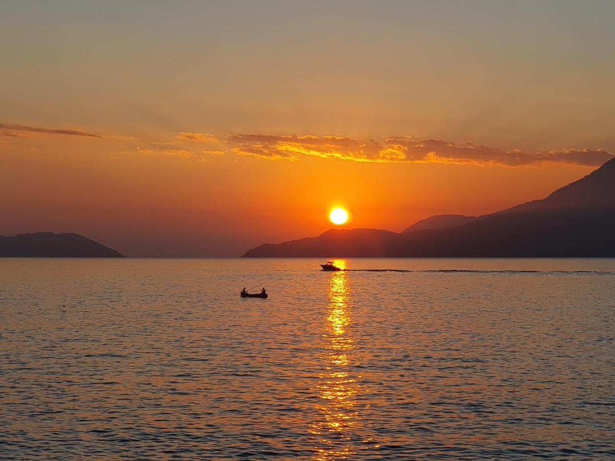 Bangalo Com Vista Para O Mar No Condominio Yacamim Ilhabela Praia Do Curral Eksteriør bilde